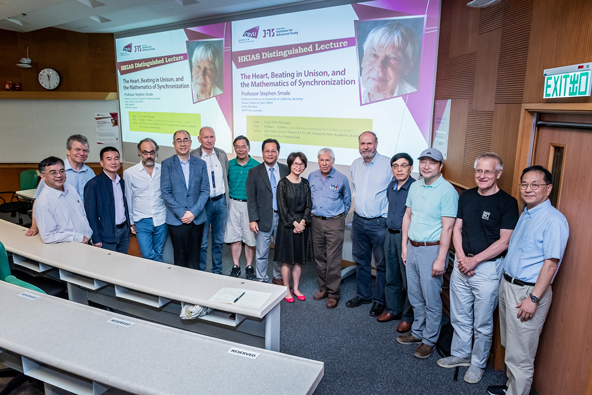 Professor Stephen Smale, a renowned mathematician, delivered a distinguished lecture titled “The Heart, Beating in Unison, and the Mathematics of Synchronization” for the Hong Kong Institute for Advanced Study (HKIAS) at City University of Hong Kong on 4 July 2019.  Myocites, a class of heart cells, oscillate independently when put into a petri dish but after some time nearby cells will have similar oscillatory behaviour. In this lecture, Professor Stephen Smale, Professor Emeritus at University of California, Berkeley and Senior Fellow of HKIAS, discussed how to design a mathematical model of synchronization to help understand this phenomenon.  Professor Smale focused on discussing one of the most representative mathematic models in synchronization - Kuramoto model; he analysed the geometric consequences of Kuramoto's ordinary differential equations. In addition, Professor Smale elaborated how to obtain a phase setting of Kuramoto equations to get a 