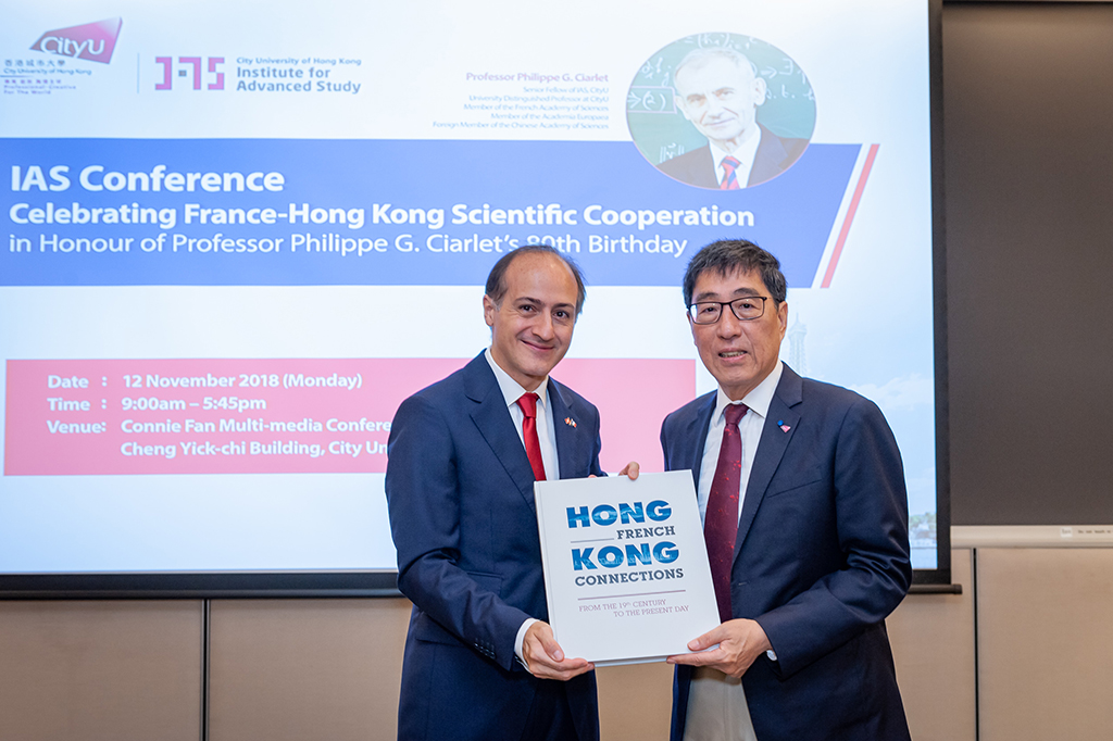 (Left) Mr. Alexandre Giorgini, Consul General of France in Hong Kong & Macau and (Right) Professor Way Kuo, CityU President.