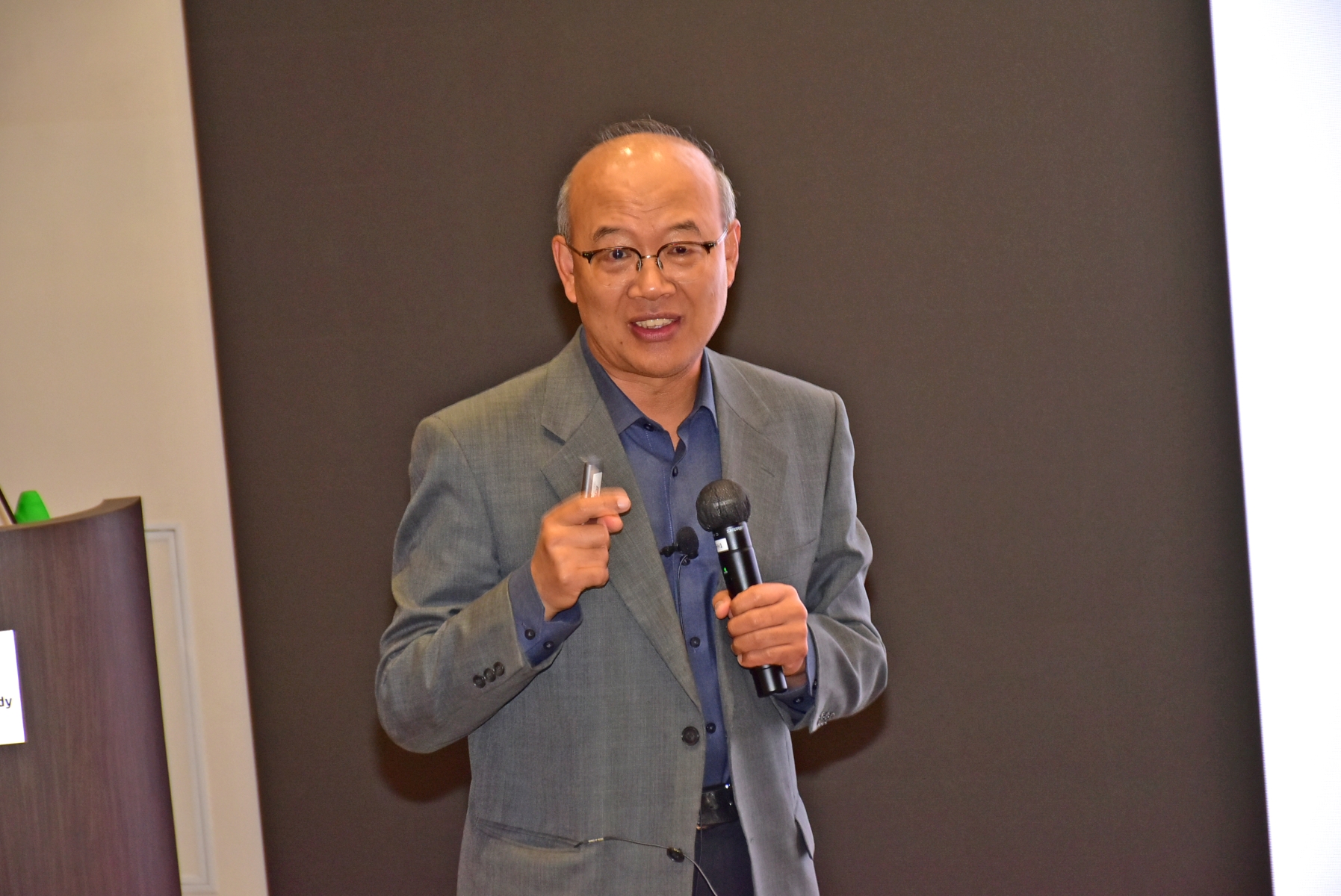 Professor Enge Wang