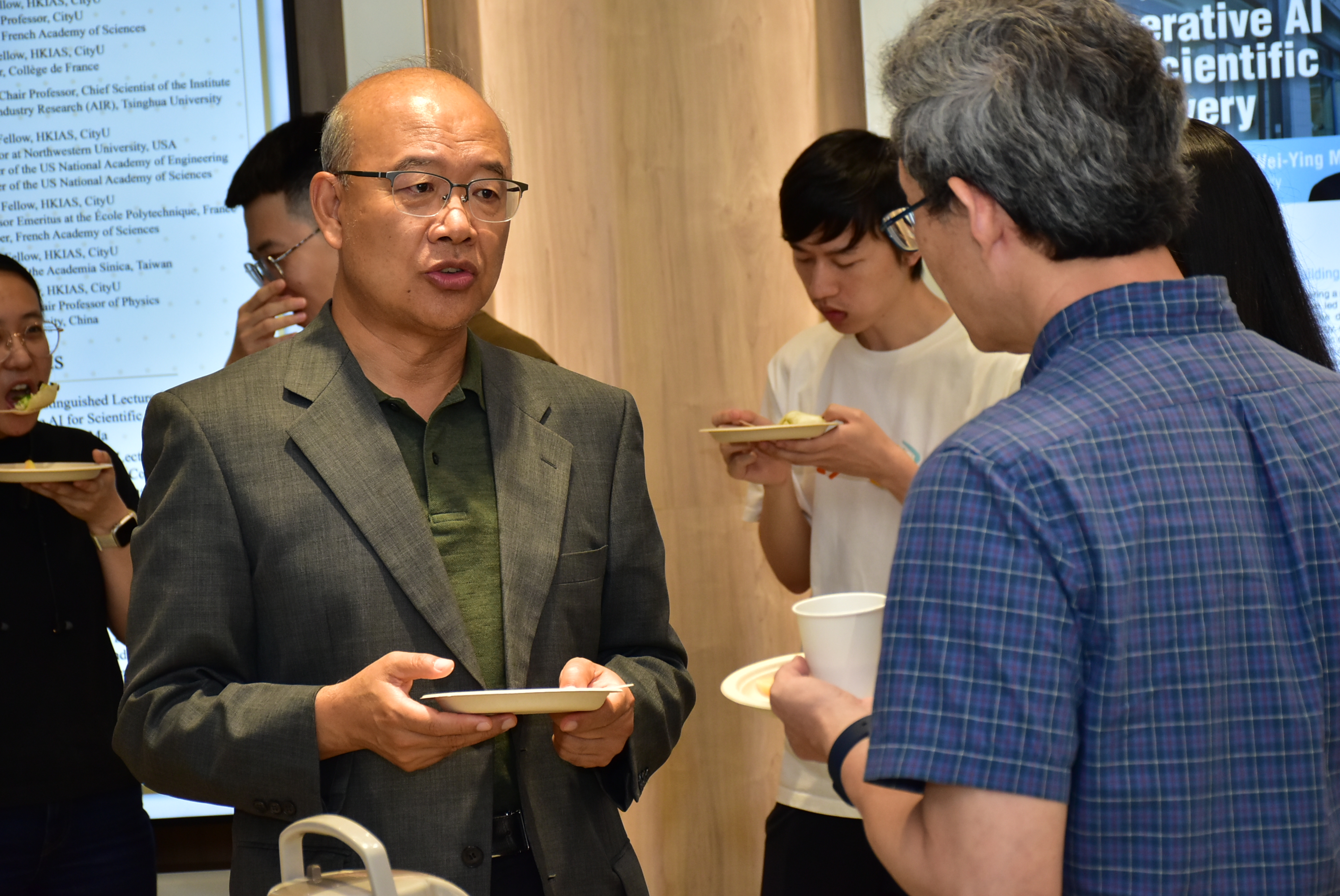 Professor Enge Wang's